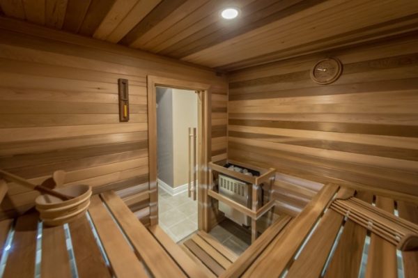 How to Use a Sauna Safely with Pictures