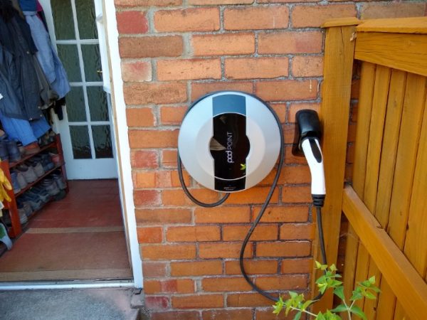How to charge an electric car