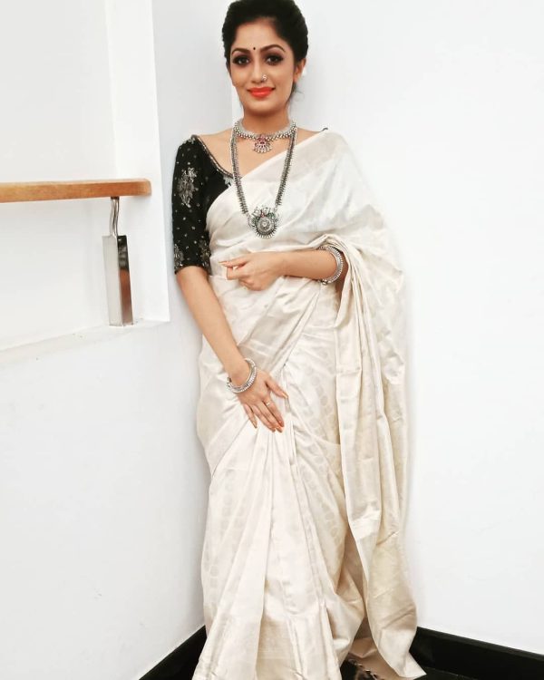 How to wear a sari for the first time: Step by step tutorial