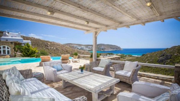 A Luxurious Escape: Discovering the Best Mykonos Villas for Rent